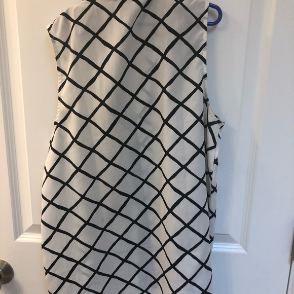 Button-Down Tank Top - Picture 3 of 3